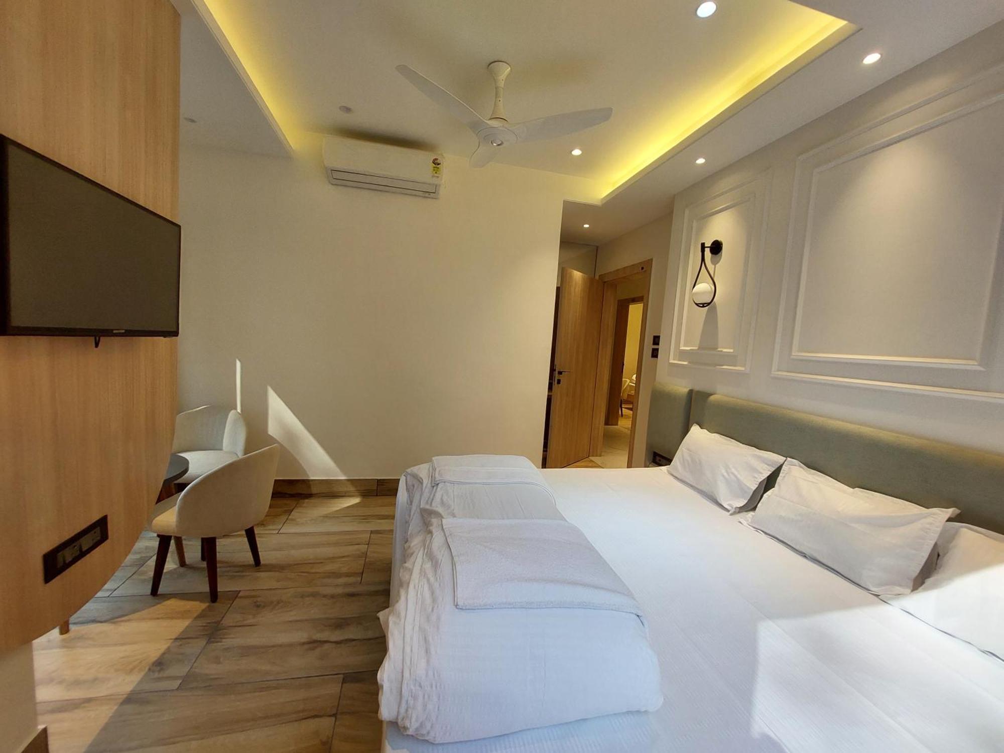 Rajasthani Dhani Hotel Khanapara Esterno foto